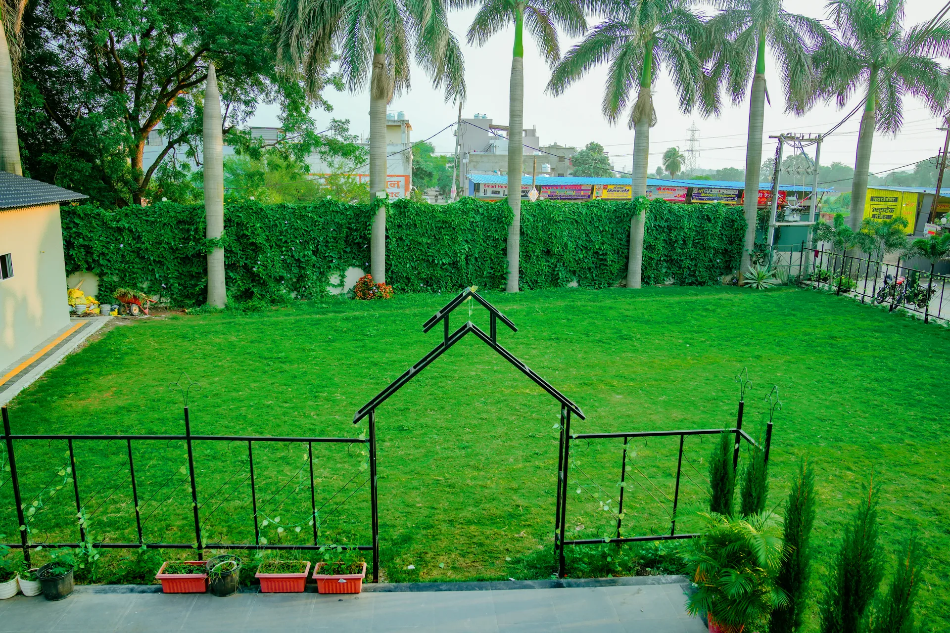 Amber gardens and outdoor gathering spaces — photograph 3
