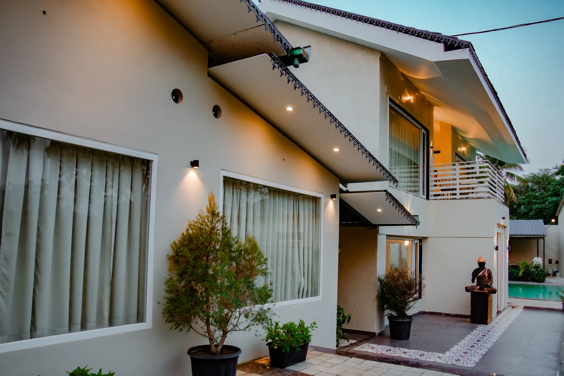 Architecture, greenery and the poolside walkway at Amber