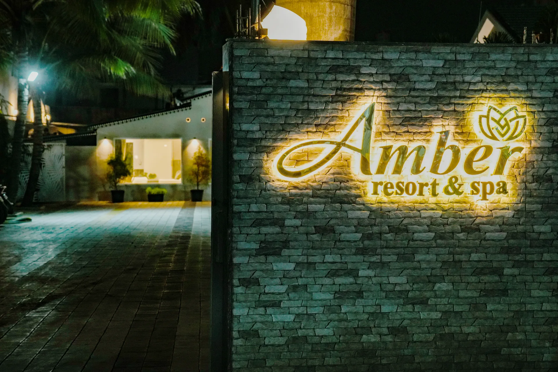 Amber Resort architecture and gardens in Indore